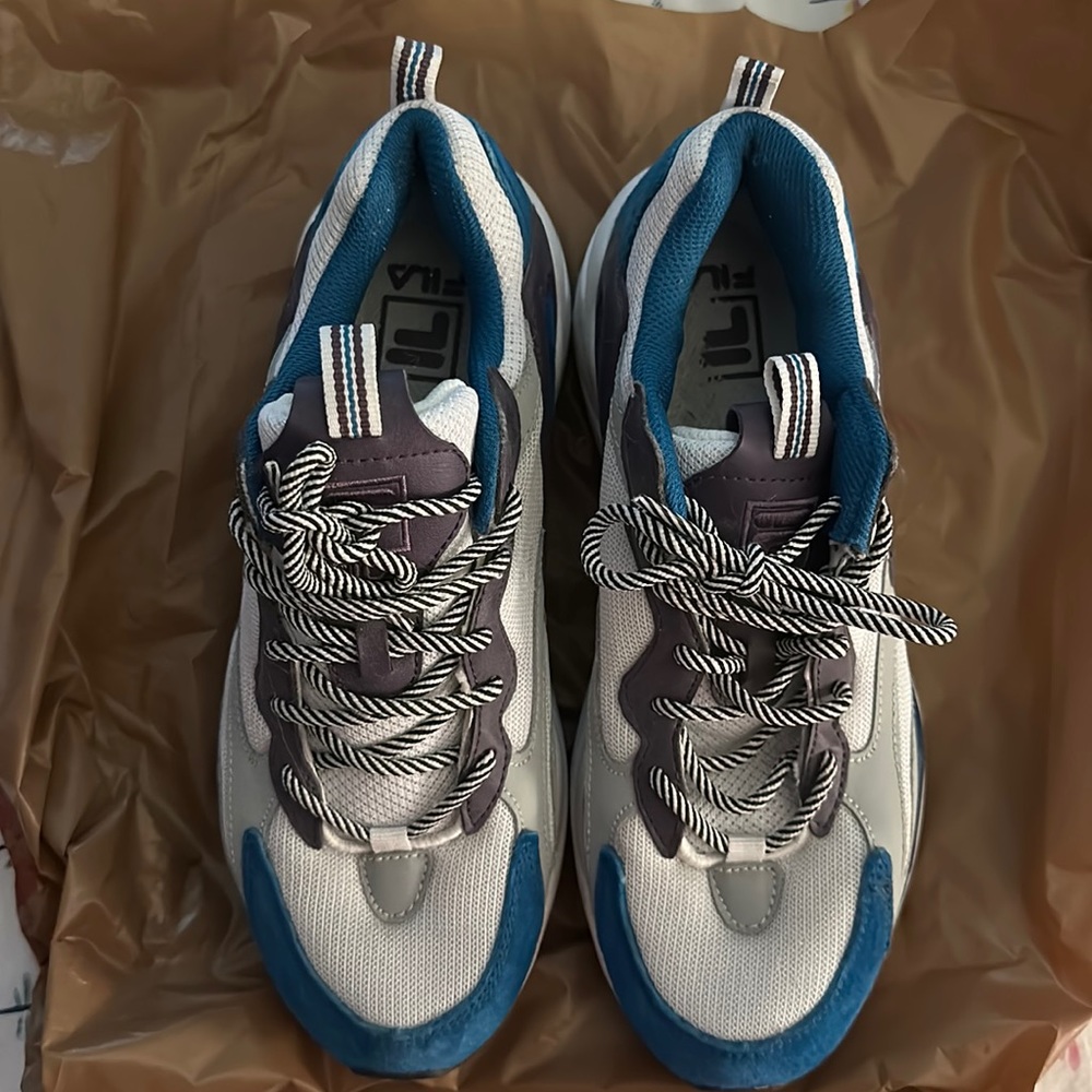 Fila womens envizion sneaker size 9 purple blue gray